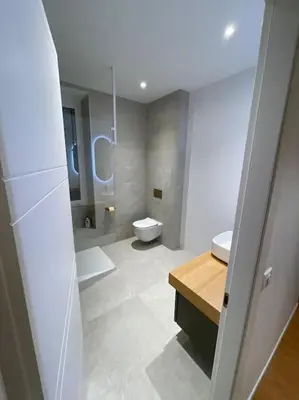 a bathroom with a toilet and a sink at 5 mn du centre de Beaulieu. in Beaulieu-sur-Mer