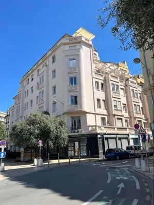 a large white building on a city street at Paradise Studio - Hyper Centre in Nice