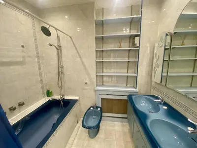 a bathroom with a blue tub and a toilet and a sink at Grand F3- Centre ville de Nice, Wifi AC in Nice