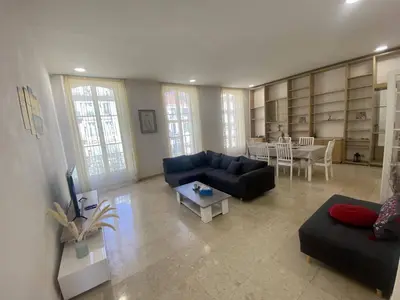 a living room with a couch and a table at Grand F3- Centre ville de Nice, Wifi AC in Nice