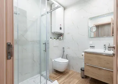 a bathroom with a shower and a toilet and a sink at LOFT à deux pas de la Mer avec terrasse n2 in Nice