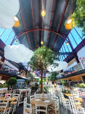 a restaurant with white chairs and tables and a tree at Moderne 2/3 Pièces près du Port in Nice