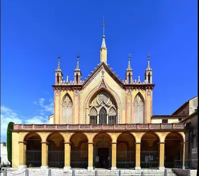 a large building with a tower on top of it at Grand 3 pièces avec parking à Nice Cimiez in Nice