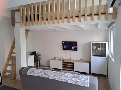 a living room with a couch and a loft bed at Appartement 3 pièces à 5 minutes de la plage N7 in Saint-Laurent-du-Var