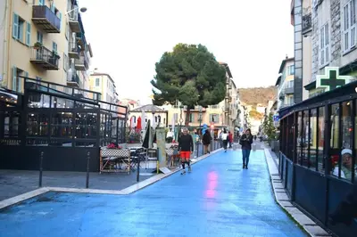 a group of people walking down a city street at Appartement super clair in Nice