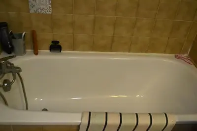 a white bath tub in a bathroom at Appartement super clair in Nice