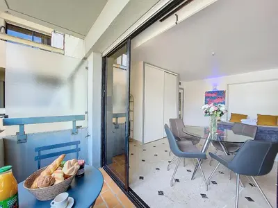 a room with a table and chairs and a dining room at Nestor&Jeeves - POP ART - central - balcony in Nice