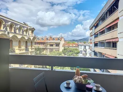 a bowl of fruit on a table on a balcony at Nestor&Jeeves - POP ART - central - balcony in Nice