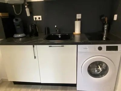 a kitchen with a sink and a washing machine at Appartement Nice Magnan in Nice