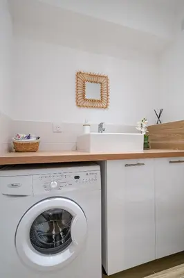 a kitchen with a washing machine and a sink at Magnifique T2, parking, face mer in Cagnes-sur-Mer