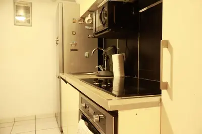 a small kitchen with a sink and a microwave at Appartement Cosy Centre Nice in Nice