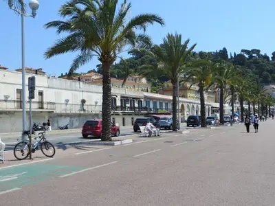 a city street with palm trees and a building at Magnifique 2p au coeur du vieux Nice in Nice