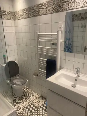 a bathroom with a toilet and a sink at Appartement Nice proche de Monaco in Nice