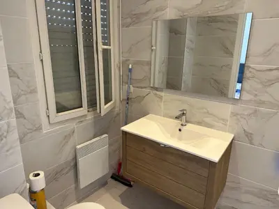 a bathroom with a sink and a mirror at STUDIO REFAIT A NEUF CENTRE DE NICE in Nice