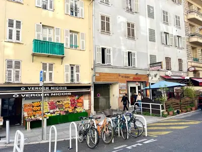 a group of bikes parked on the side of a street at Studio Moderne Rénové avec balcon in Nice