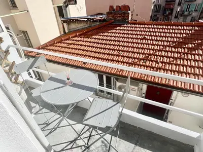 a table and chairs on the balcony of a building at Studio Moderne Rénové avec balcon in Nice