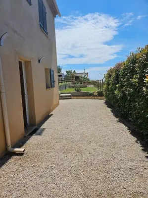 a walkway next to a building with a house at Superbe bas de Villa au calme in Cagnes-sur-Mer