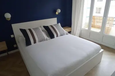 a white bed with two pillows in a bedroom at Bel appartement - plage à 50 m in Nice