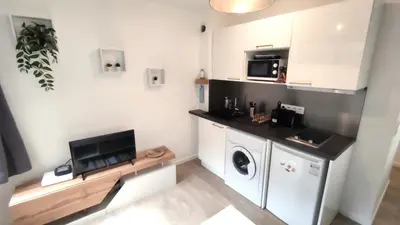 a kitchen with a washer and dryer in a room at Dana centre mer 25 in Nice