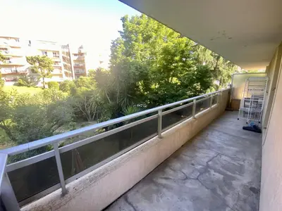 a wooden bench sitting on a balcony with plants at Nice ouest-Cosy Studio, Clim Wifi in Nice