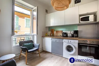 a kitchen with a washing machine and a microwave at Apartment with 2 bedrooms Quartier Libération in Nice