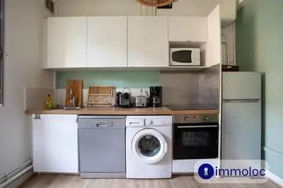 a kitchen with a washing machine and a microwave at Apartment with 2 bedrooms Quartier Libération in Nice