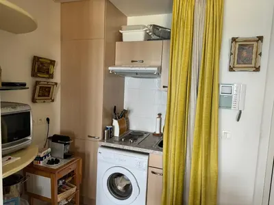 a small kitchen with a washing machine and a washer at VUE mer 02 chambres 45M et parking in Nice