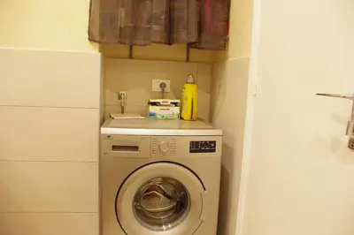 a washer and dryer in a small bathroom at F4 6 Couchages Terrasse Proche Centre in Nice