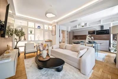 a living room with a white couch and a table at Luxueux, spacieux et tout équipé à 5 min du port in Nice