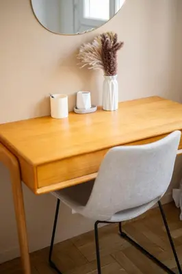 a wooden desk with a white chair and a mirror at Luxueux, spacieux et tout équipé à 5 min du port in Nice