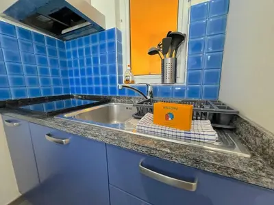 a small bedroom with a bed and a table at Charmant 2 pièces 600m plage 1km de la gare in Nice