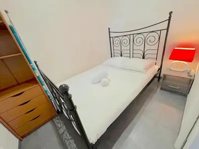 a kitchen and living room with a table and a couch at Charmant 2 pièces 600m plage 1km de la gare in Nice