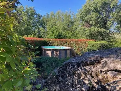 a garden with a structure in the middle of a yard at Maison de caractère in Saint-Jeannet