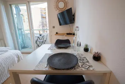 a table with a plate on it in a room at Cocon Urbain - Près de la Gare in Nice