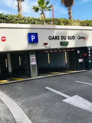 a parking garage with a gate dip sub garage at À 2 pas du centre in Nice