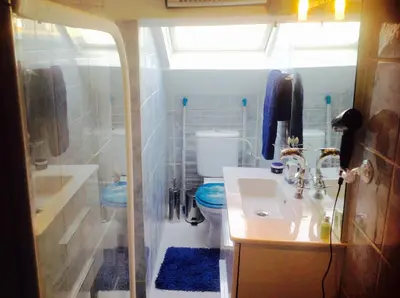 a small bathroom with a toilet and a sink at Studio atypique central mais calme, quartier VIP, plage 50m in Nice