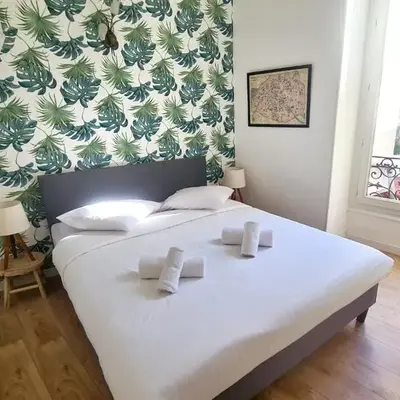 All new charming 1br hyper centre with balcony and AC