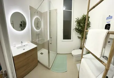 a bathroom with a shower and a sink and a toilet at Magnifique T4 - Spacieux Haut Standing - AC - WIFI - Coeur de Nice in Nice