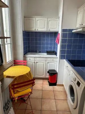 a small kitchen with a sink and a washing machine at STUDIO dans Villa à Nice Ouest in Nice