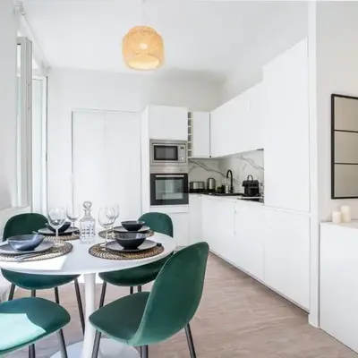 06BZ - Modern apartment in the heart of the port