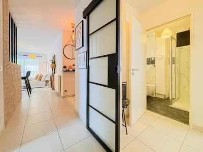 a hallway with a glass door leading to a bathroom at Canta Galet - Wifi, AC, Parking, 4pers in Nice