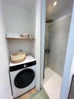 a washing machine in a bathroom with a shower at Appartement - Proche plage & gare in Cagnes-sur-Mer