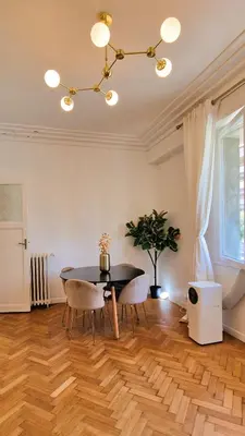 a dining room with a table and chairs at Jazzy et Spacieux Appartement Prom des Anglais in Nice