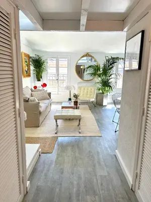 a living room with a couch and a table at Superbe duplex entre le Vieux Nice et la Prom in Nice
