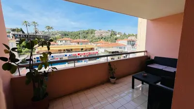 a balcony with a view of a pool at Super logement - Mer à 5 min à pieds ! in Nice