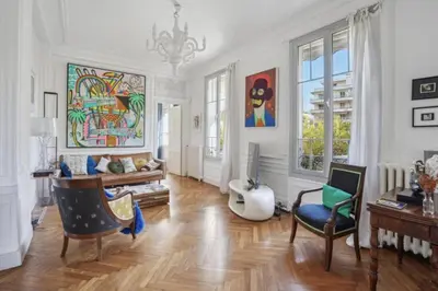 a living room with a couch and a table and chairs at Luxueux appartement avec terrasse et parking in Nice