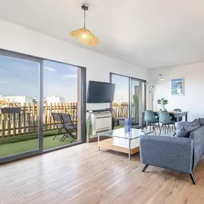 Open Sky Terrace Lage 1 Bdr & Parking