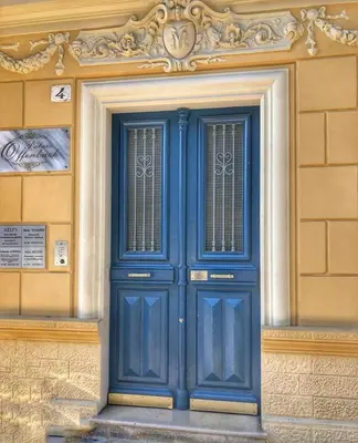 a blue door on the side of a building at Suite Offenbach FSHH in Nice