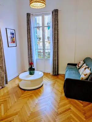 a living room with a couch and a table at 3 Pièces 70m2 Coeur de Nice in Nice
