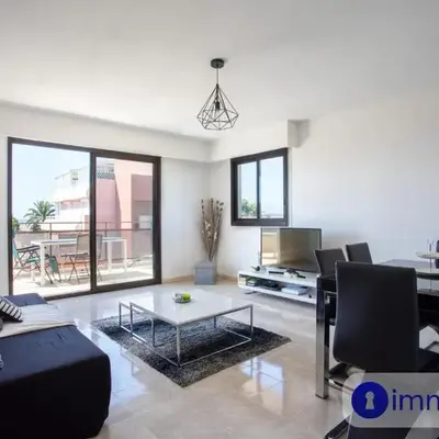 Air-conditioned apartment with park and swimming pool à Cagnes